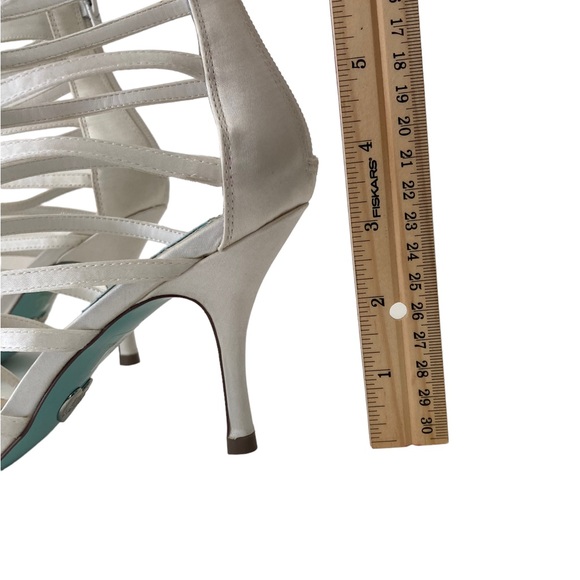 Betsey Johnson ivory satin heels - Picture 4 of 5